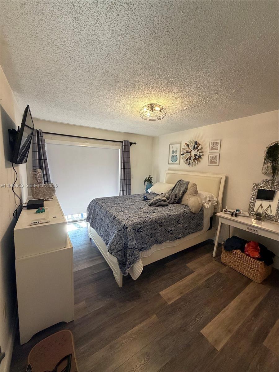 VISTA LAGO AT THE HAMMOCK - Residential