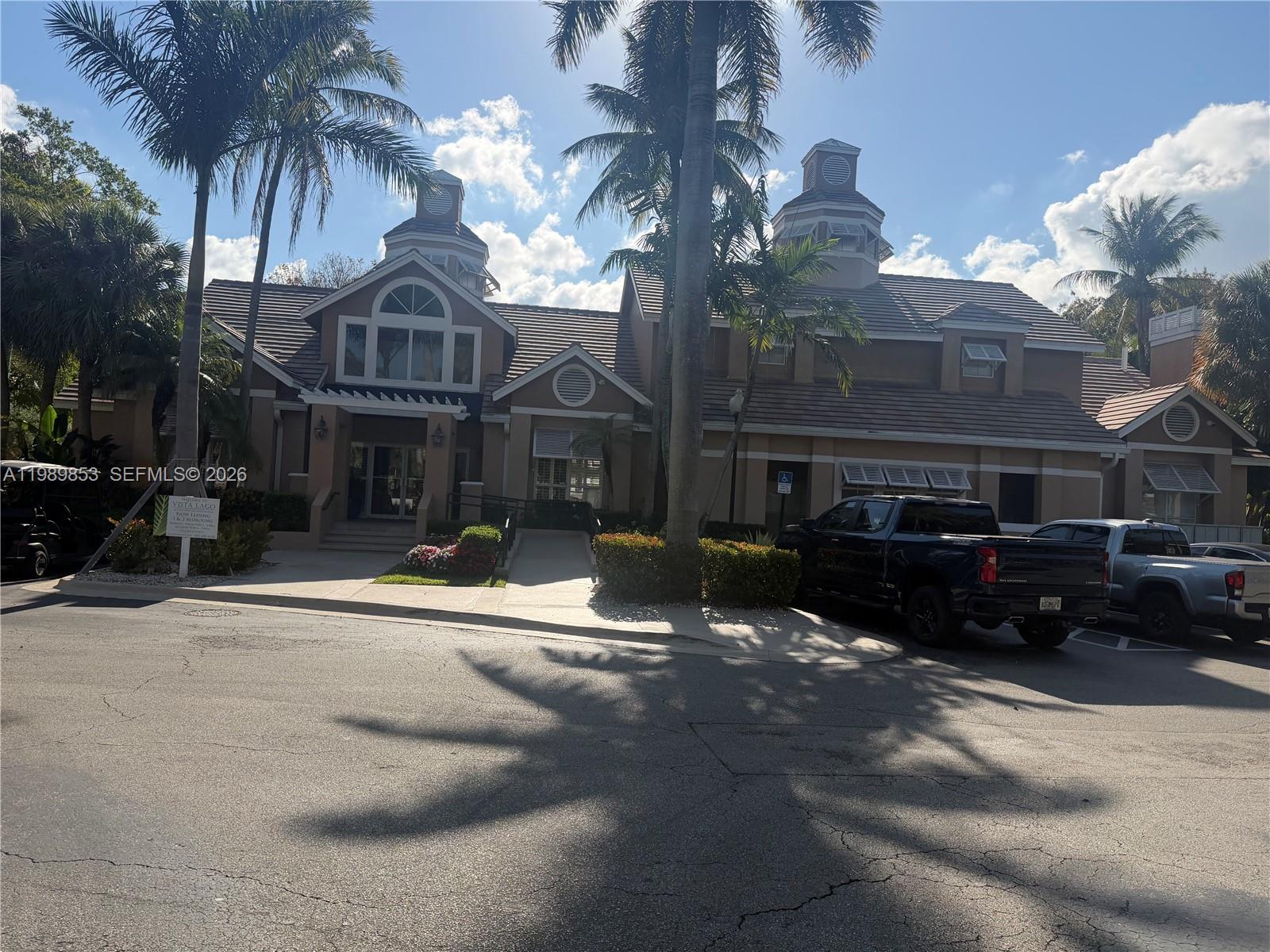 VISTA LAGO AT THE HAMMOCK - Residential