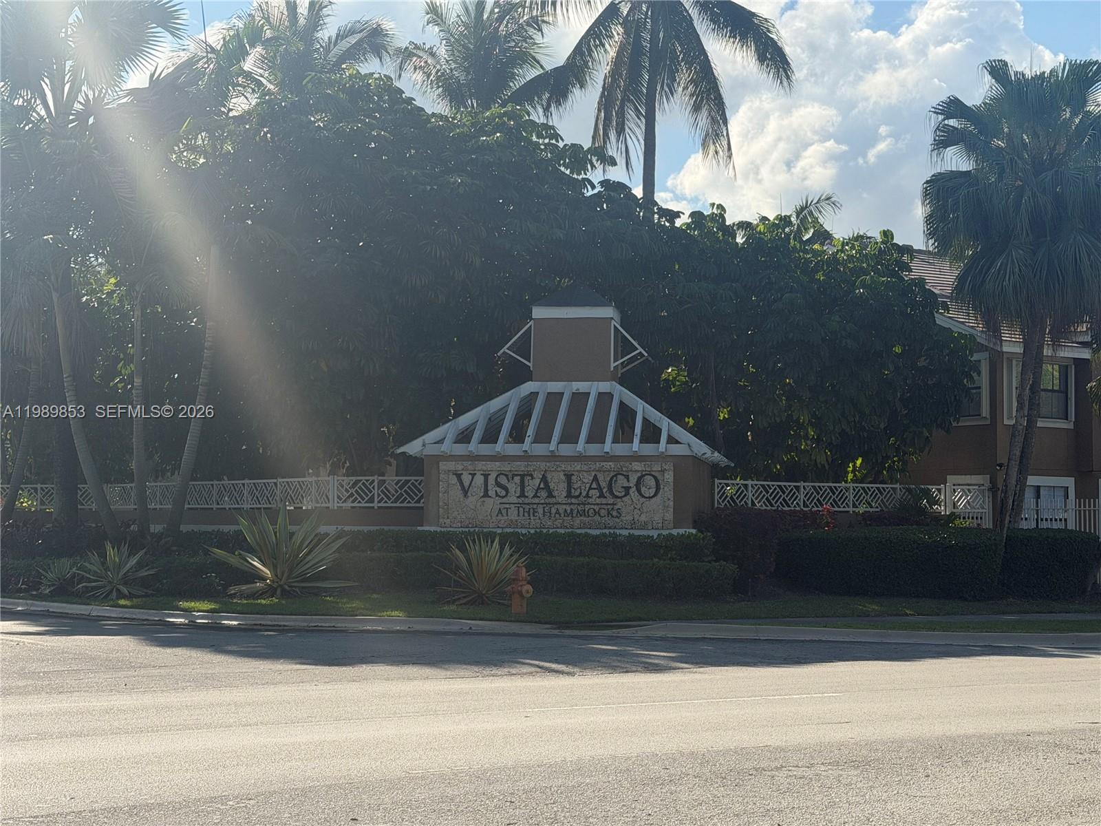 VISTA LAGO AT THE HAMMOCK - Residential