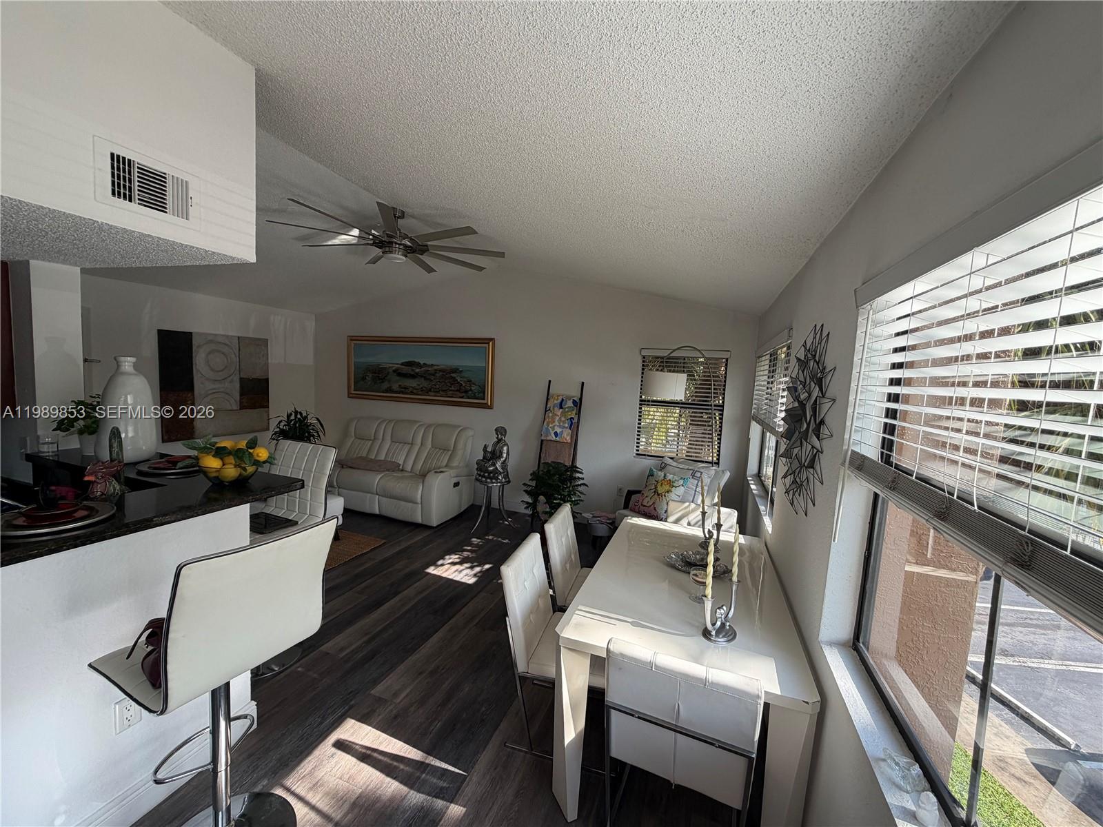 VISTA LAGO AT THE HAMMOCK - Residential