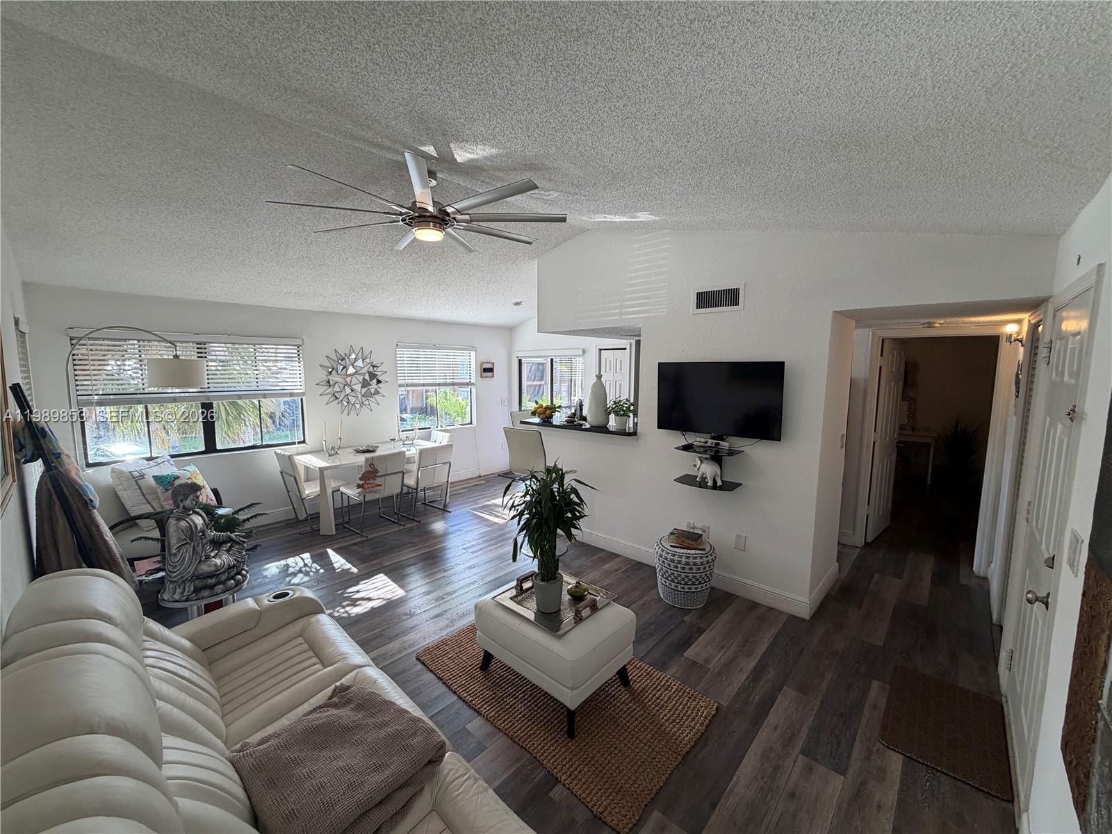 VISTA LAGO AT THE HAMMOCK - Residential