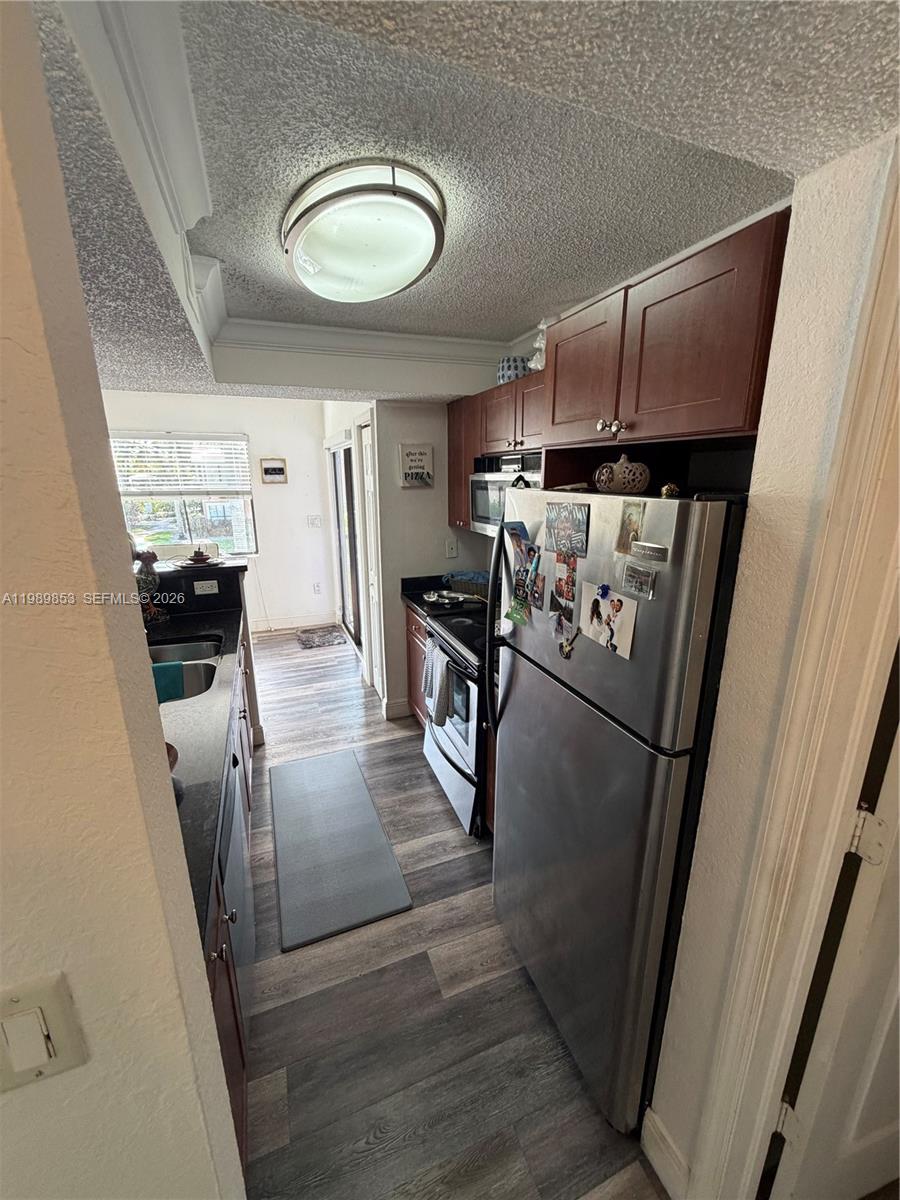 VISTA LAGO AT THE HAMMOCK - Residential