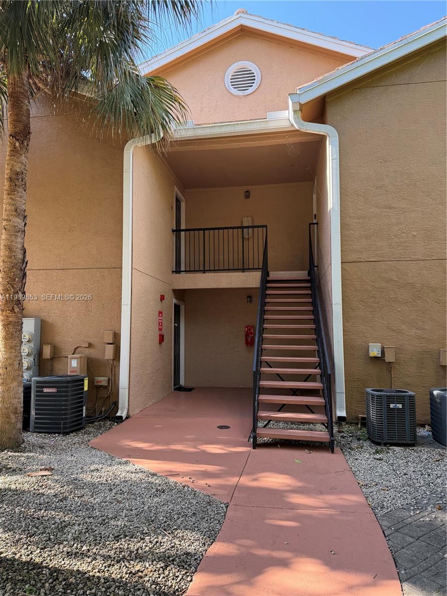 VISTA LAGO AT THE HAMMOCK - Residential