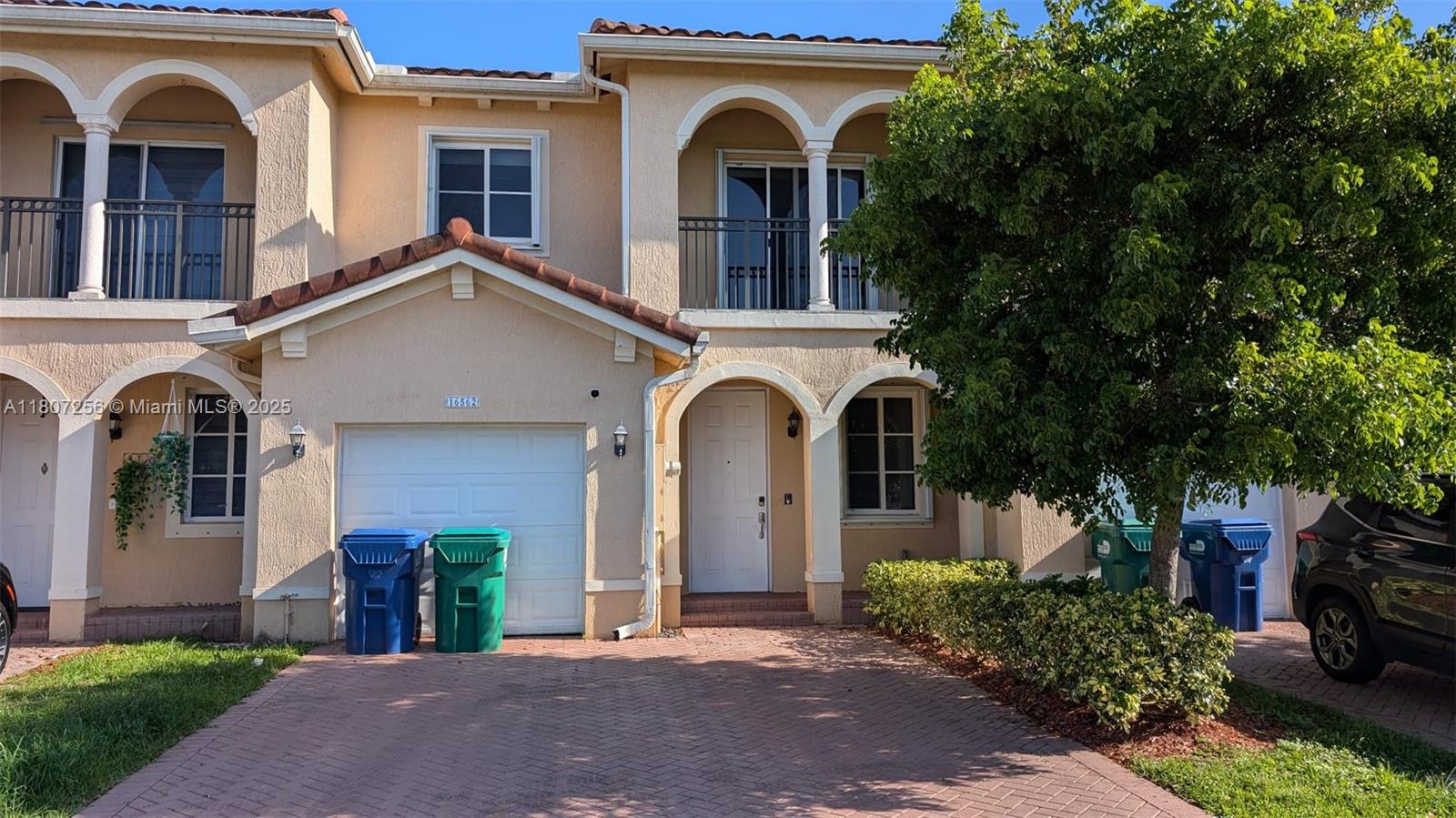 Rental Property at 16562 Sw 71st Ter 16562, Miami, Broward County, Florida - Bedrooms: 4 
Bathrooms: 3  - $3,600 MO.