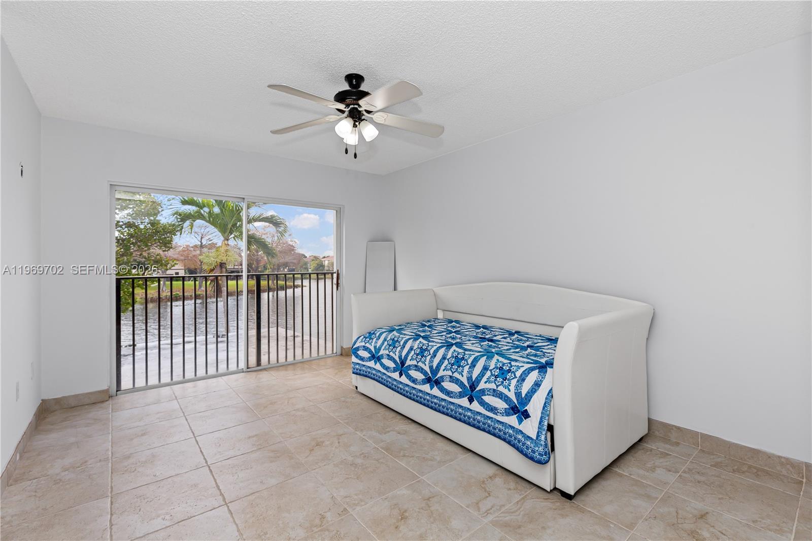 ROYAL TOWNHOMES - Residential