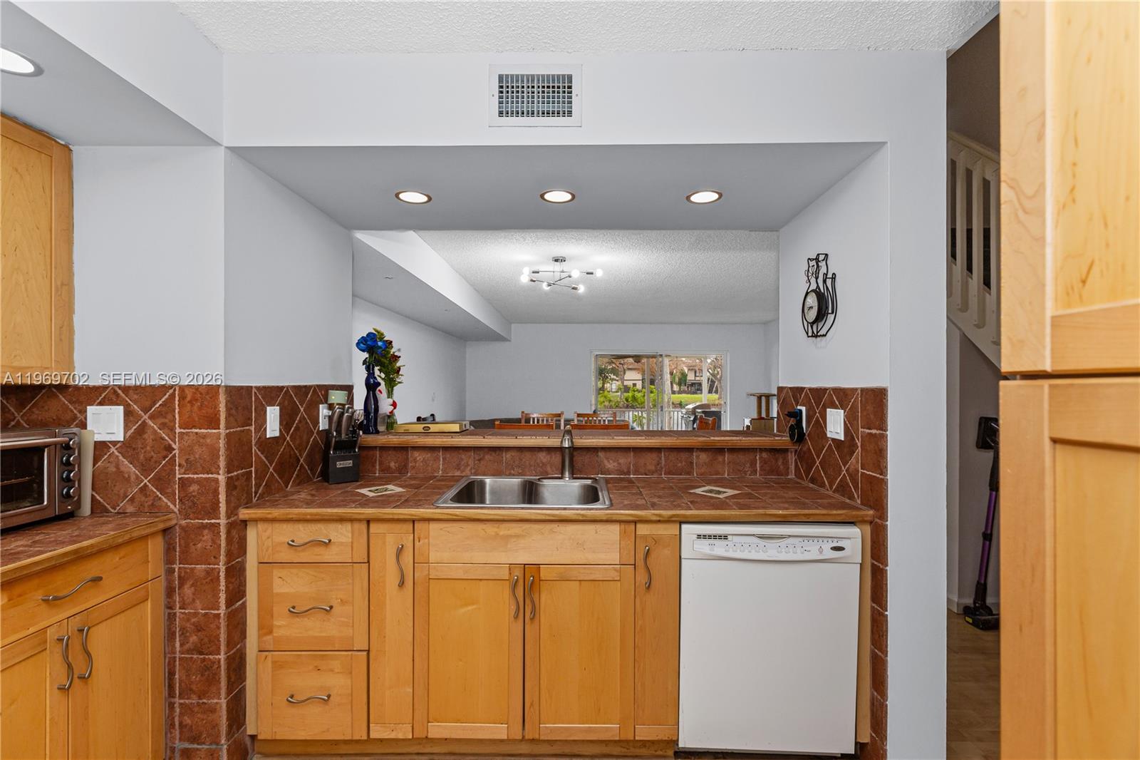 ROYAL TOWNHOMES - Residential