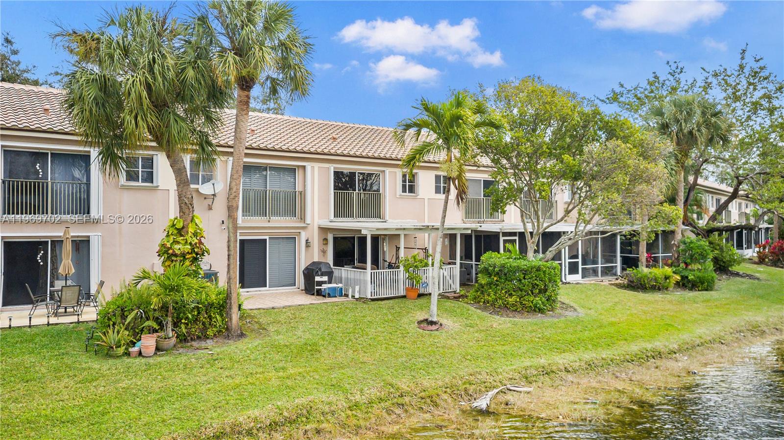 ROYAL TOWNHOMES - Residential