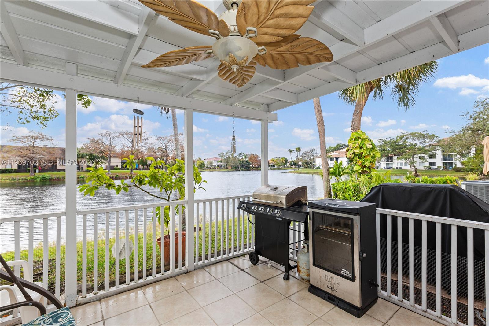 ROYAL TOWNHOMES - Residential