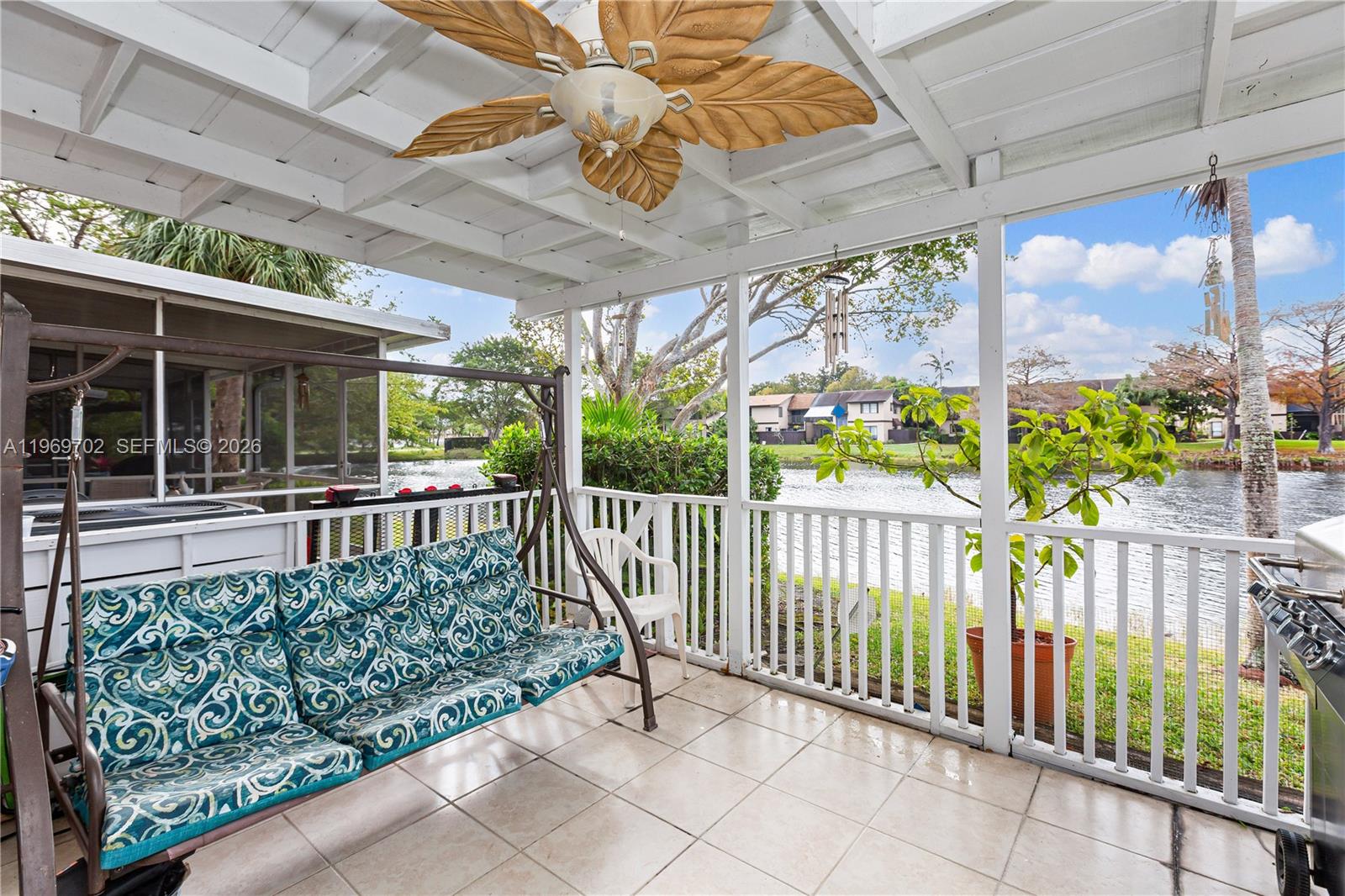 ROYAL TOWNHOMES - Residential