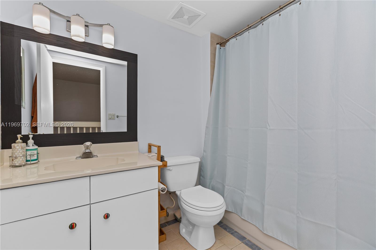 ROYAL TOWNHOMES - Residential