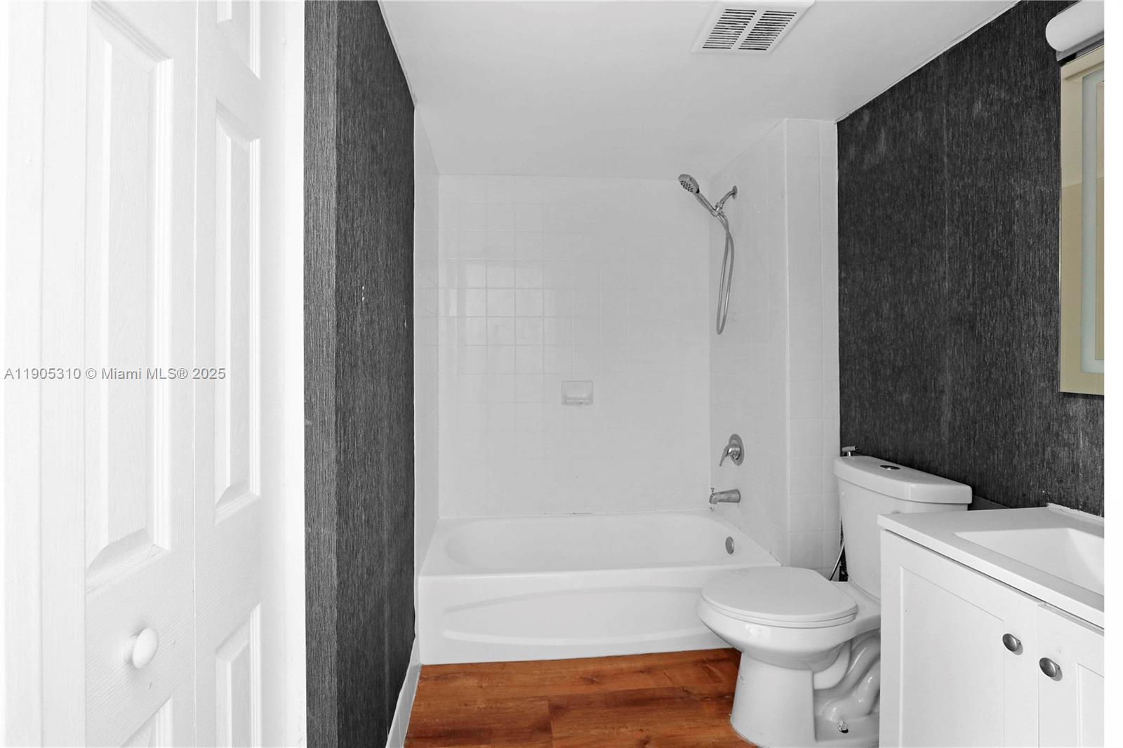 SEYBOLD POINTE CONDO - Residential Lease