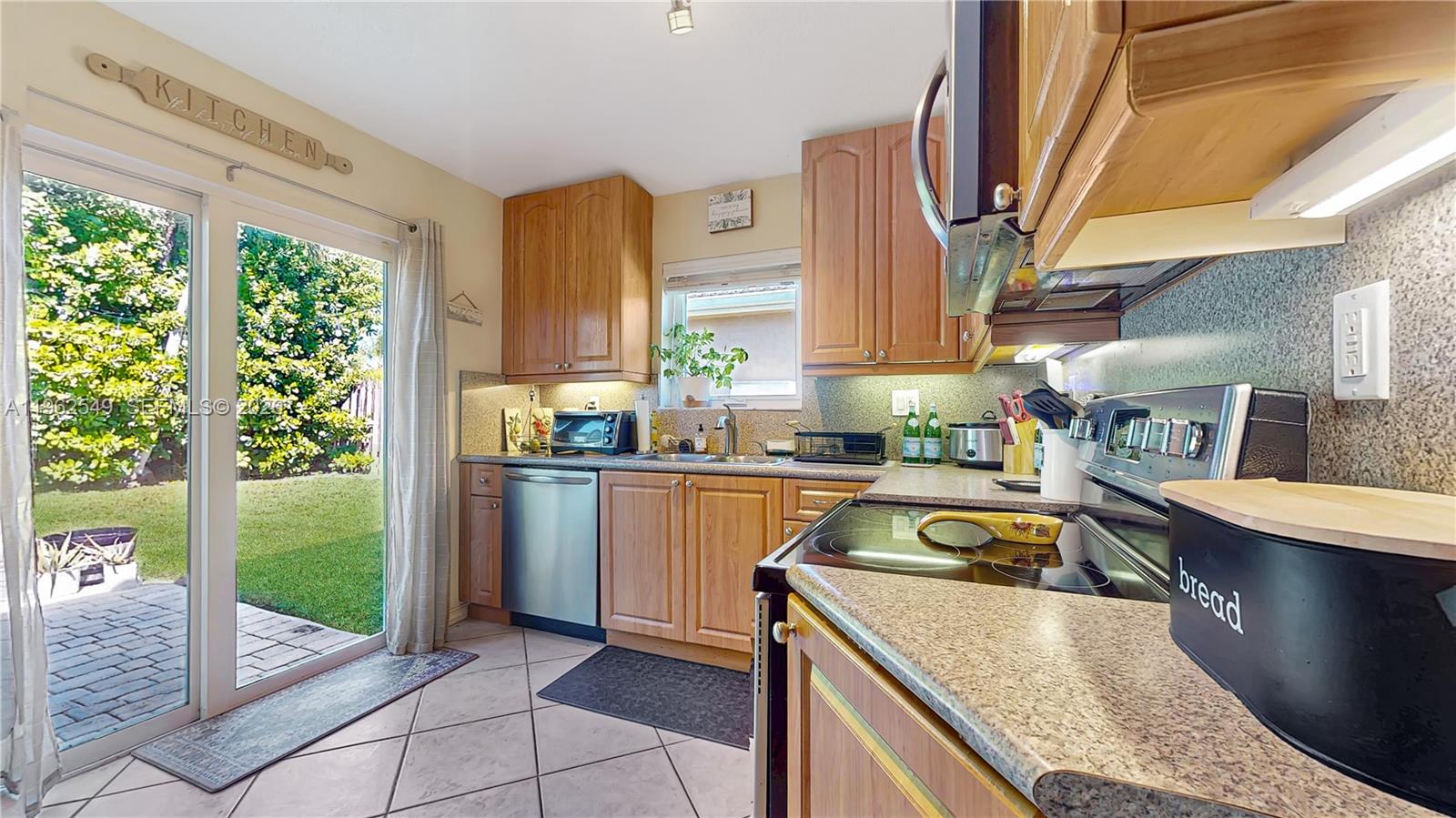 PELICAN BAY AT OLD CUTLER - Residential