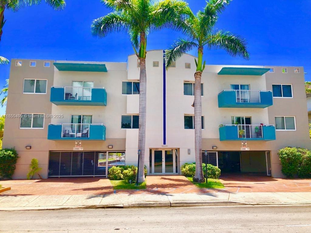 WELL KEPT BUILDING IN LOVELY EASTERN SHORES GATED COMMUNITY. WATERFRONT PROPERTY THAT OFFERS A LARGE BALCONY, CENTRAL AC & WASHER/DRYER IN THE UNIT!! KITCHEN HAS GAS STOVE, STAINLESS STEEL APPLIANCES & GRANITE COUNTERTOP. CORNER UNIT WITH LOTS OF LIGHT AND SPACE. 2 LARGE WALK-IN CLOSETS!! WALK TO IPIC, SUPERMARKET AND SHOPS!!