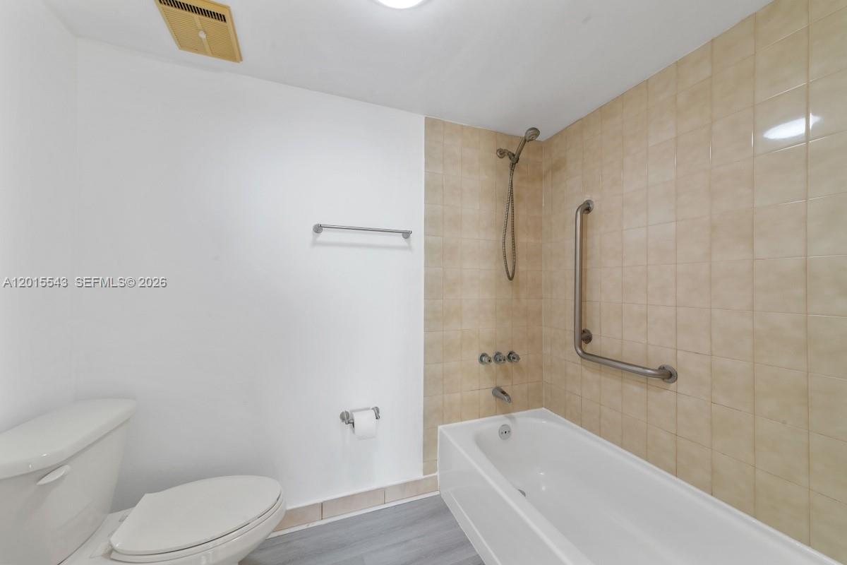 FLORIDA 2001 CONDO - Residential Lease