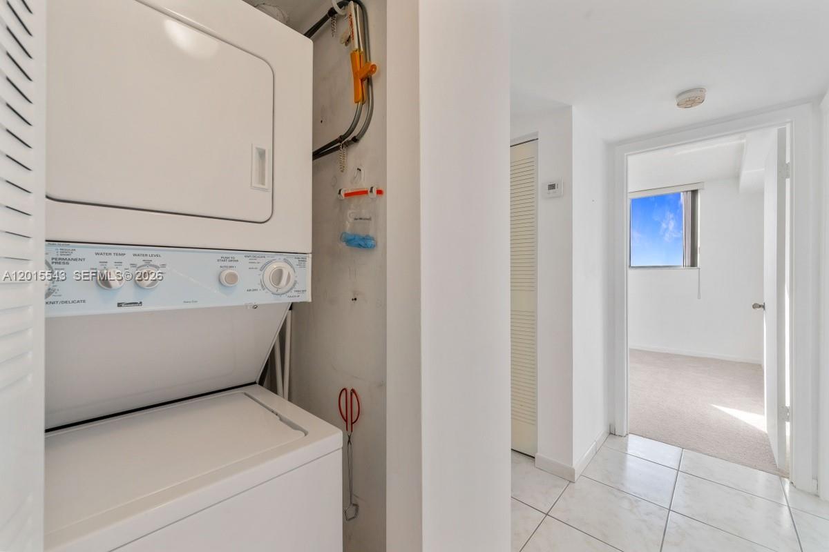 FLORIDA 2001 CONDO - Residential Lease