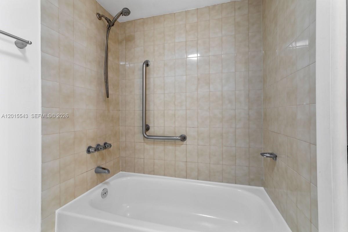 FLORIDA 2001 CONDO - Residential Lease