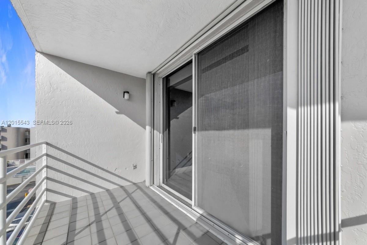 FLORIDA 2001 CONDO - Residential Lease