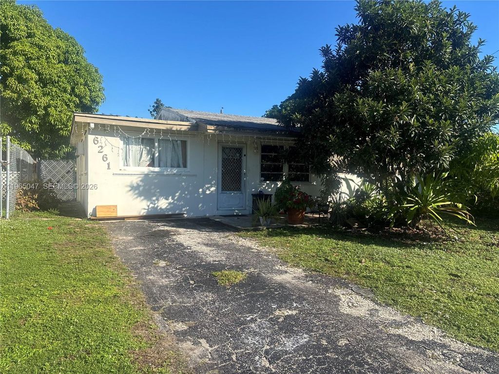 Photo of 6261 SW 25th St, Miramar, FL 33023 (MLS # A11965047)