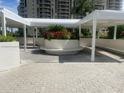 20185 E Country Club Dr 308 Aventura FL 33180