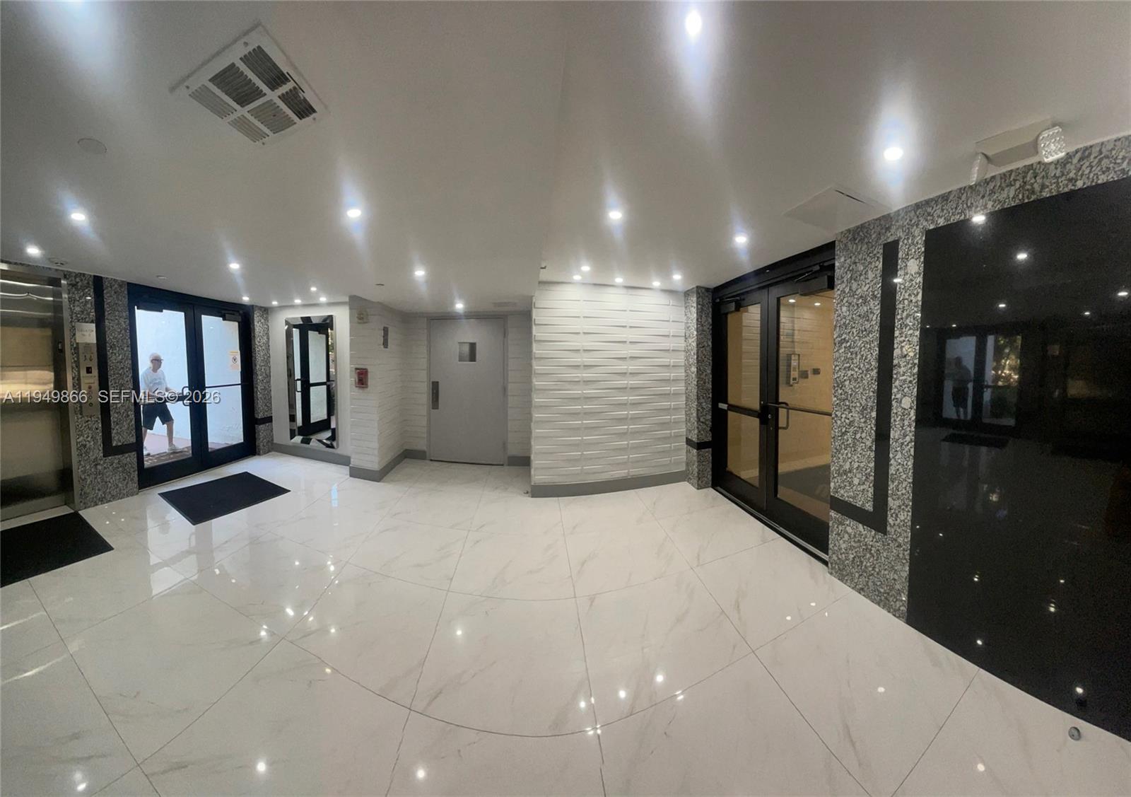 PLAZA OF AMERICAS CONDO P - Residential