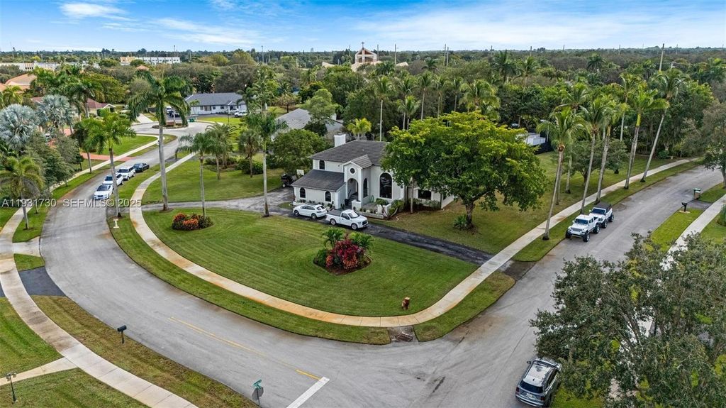 Photo of 13840 Chatham Pl, Davie, FL 33325 (MLS # A11931730)