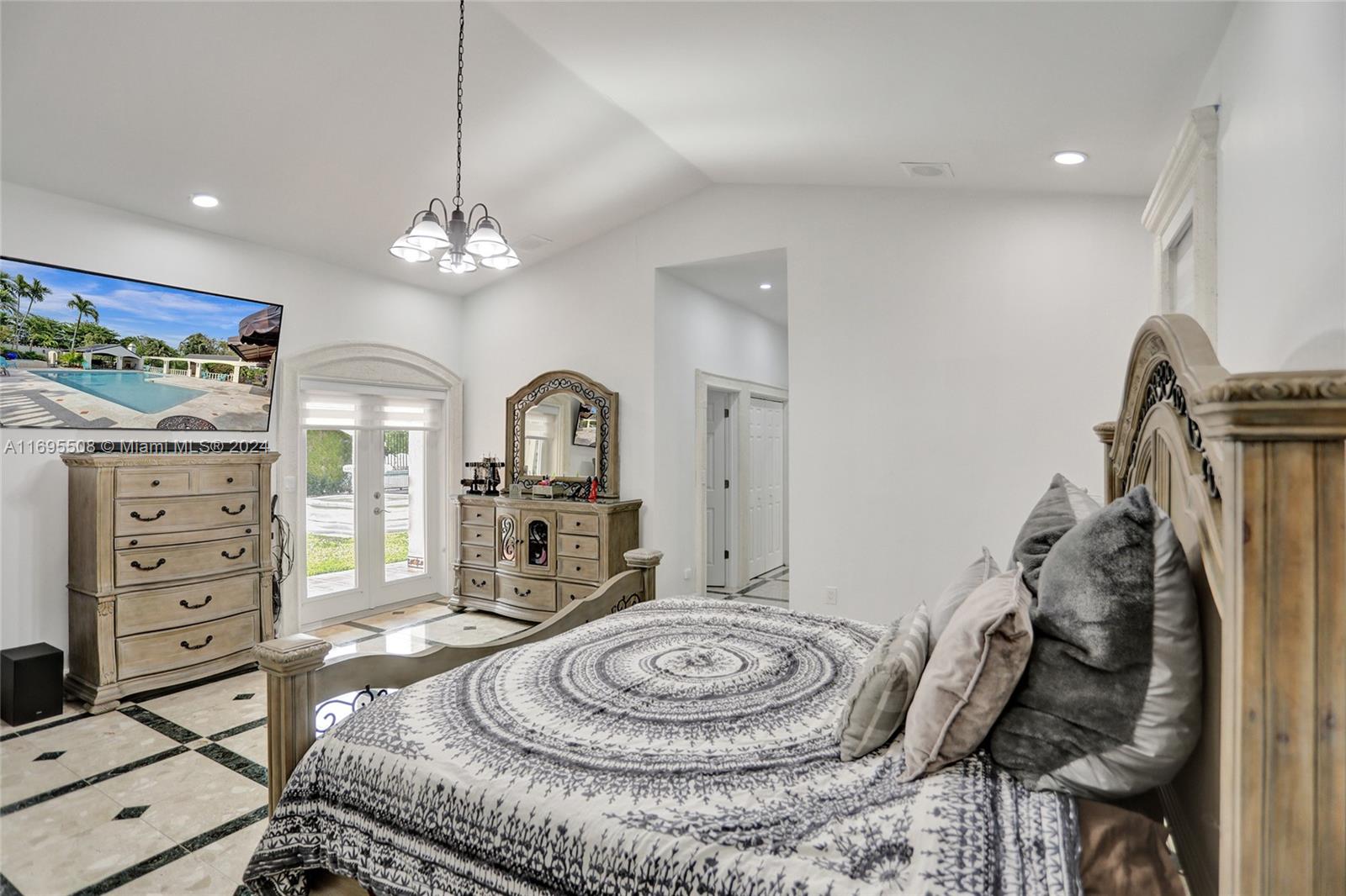 BIRD ROAD FARMSITES - Residential