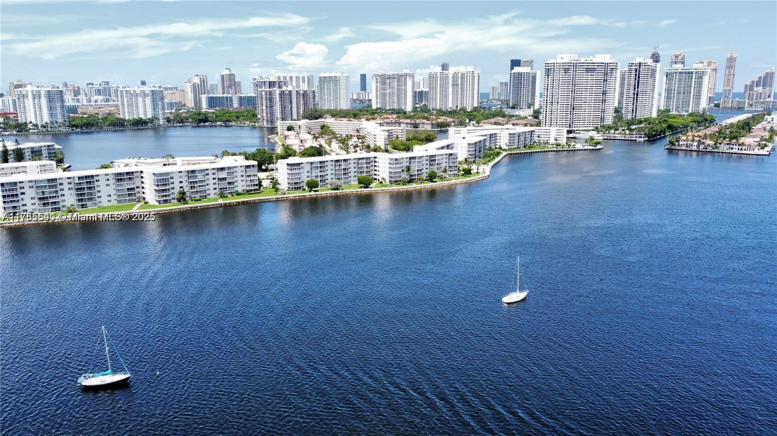 2903 Point East Dr K611, Aventura, Miami-Dade County, Florida - 1 Bedrooms  
1 Bathrooms - 