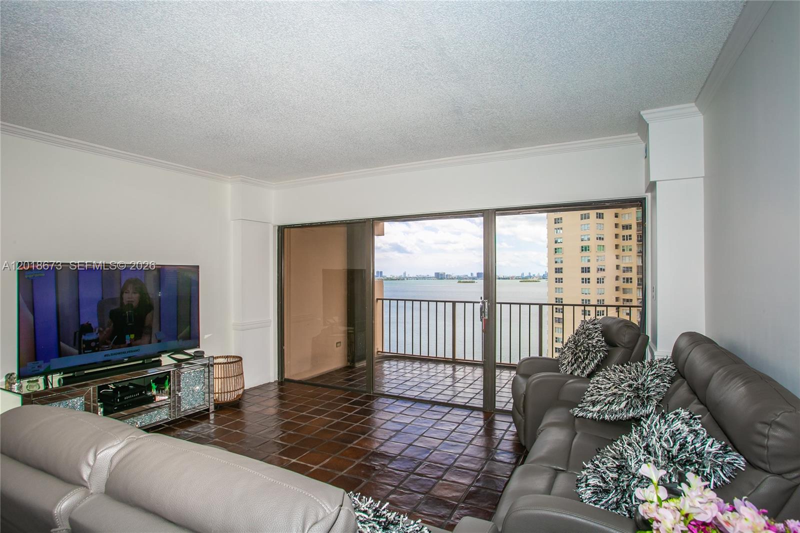 CRICKET CLUB CONDO - Residential