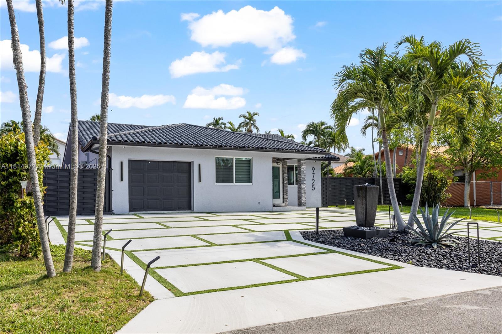 9725 NW 28th Ter