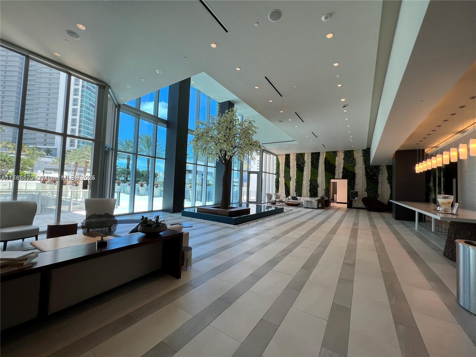 PARAMOUNT MIAMI WORLDCENT - Residential