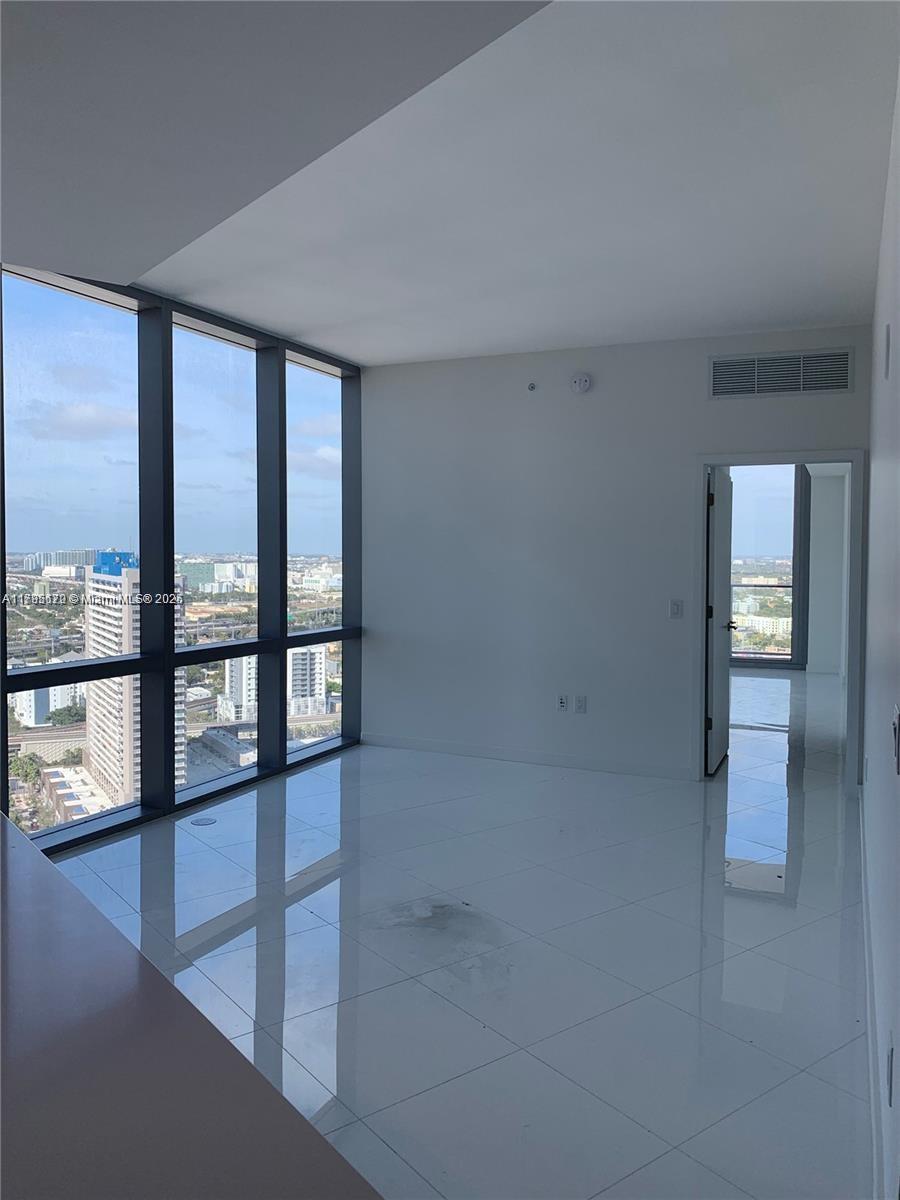 PARAMOUNT MIAMI WORLDCENT - Residential