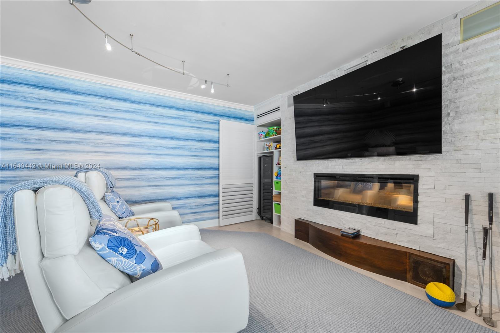 PASSAGES OF JUPITER ISLAN - Residential