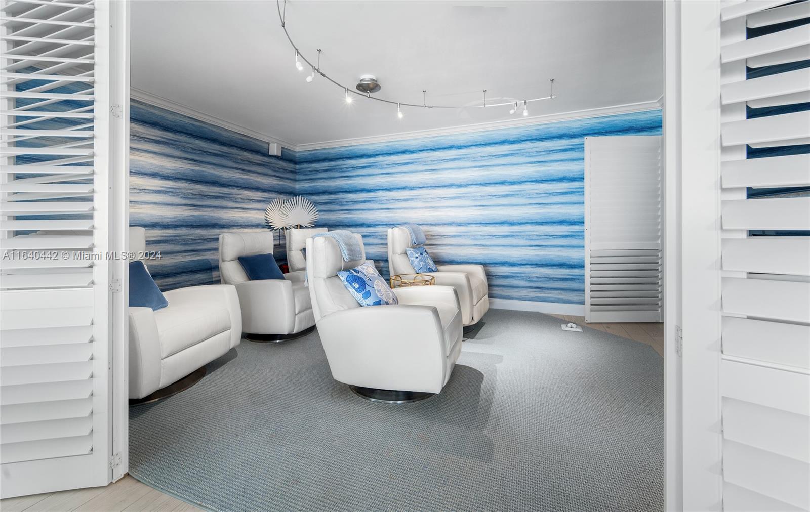 PASSAGES OF JUPITER ISLAN - Residential