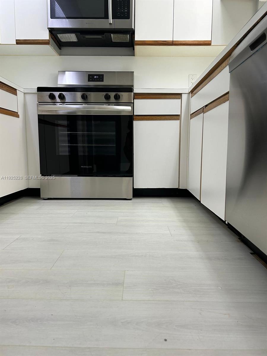 CAMBRIDGE AT CENTURY VILL - Residential