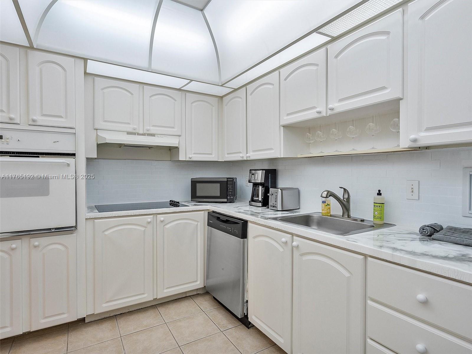 TIDES ON HOLLYWOOD BEACH - Residential Lease