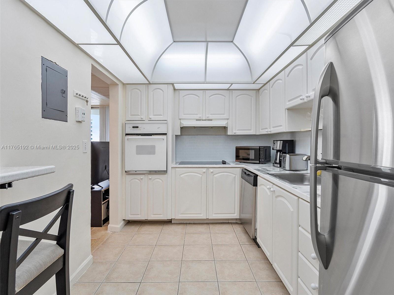TIDES ON HOLLYWOOD BEACH - Residential Lease