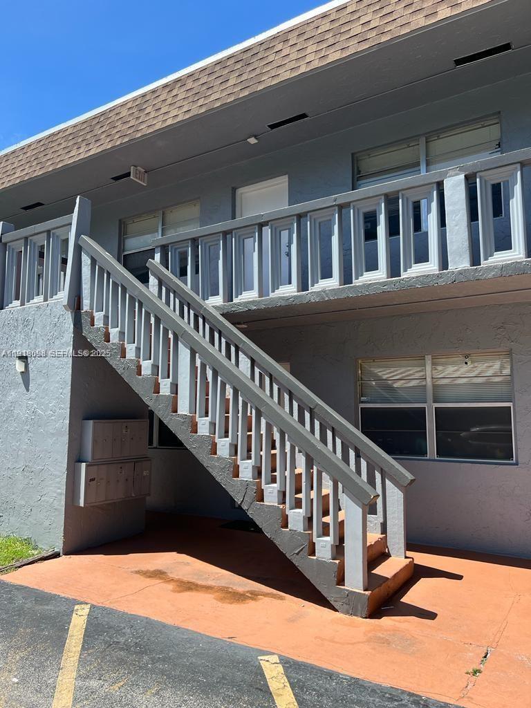 PALMS AT DANIA BEACH COND - Residential