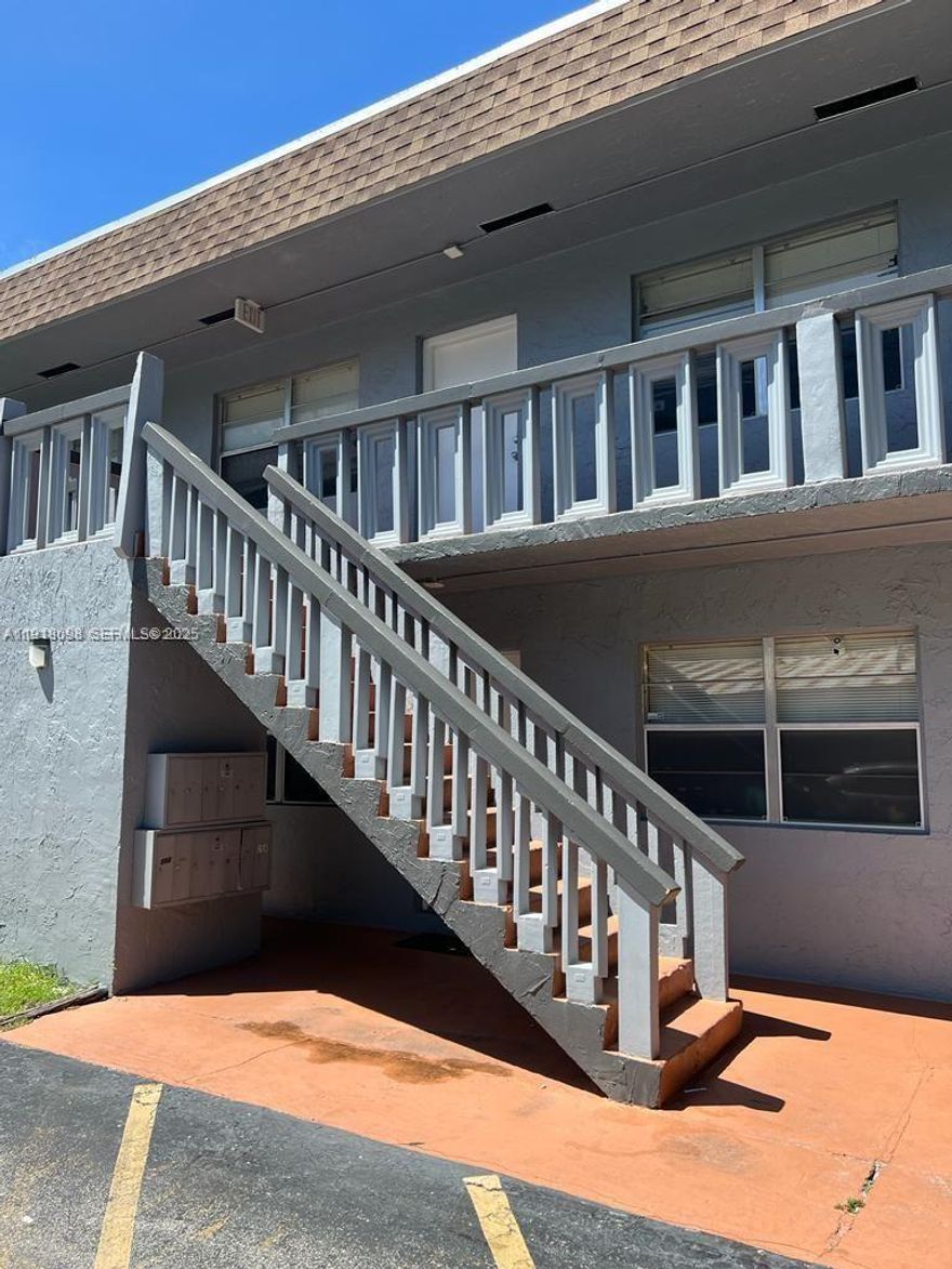 Ideal location!1 Br 1Bath, Dania Beach. across from Publix, shopping, restaurants, and Hard Rock Airport. Close to all highways (I-95 and the Turnpike), schools, and places of worship. Brand new, high-end appliances.