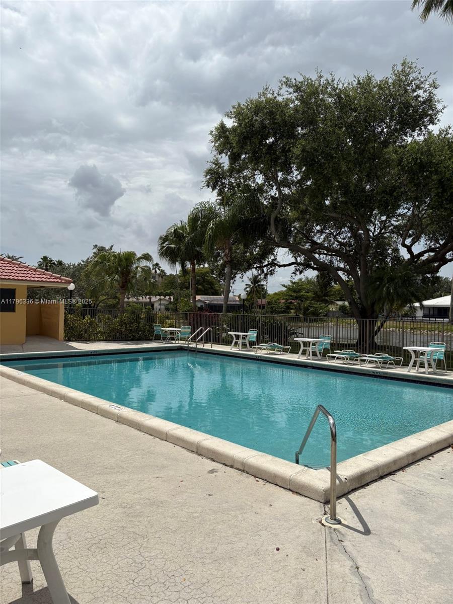 WATERS EDGE OF CORAL SPRI - Residential