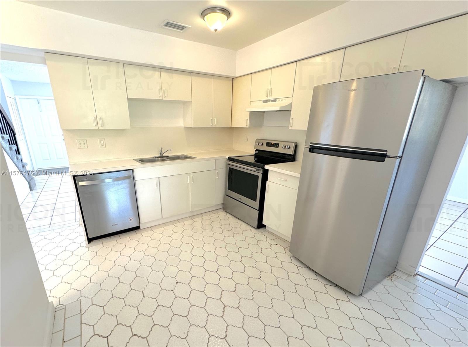 CRESTVIEW BOYNTON - Residential Lease