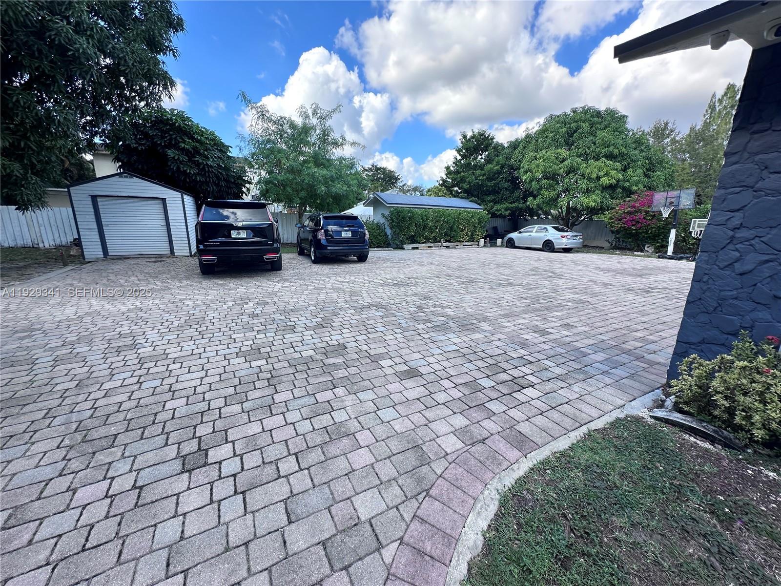 VENETIAN ACRES - Residential Lease