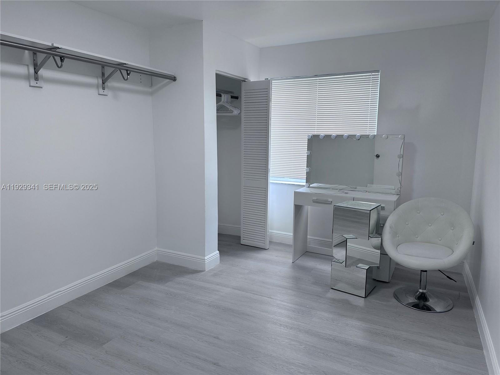 VENETIAN ACRES - Residential Lease