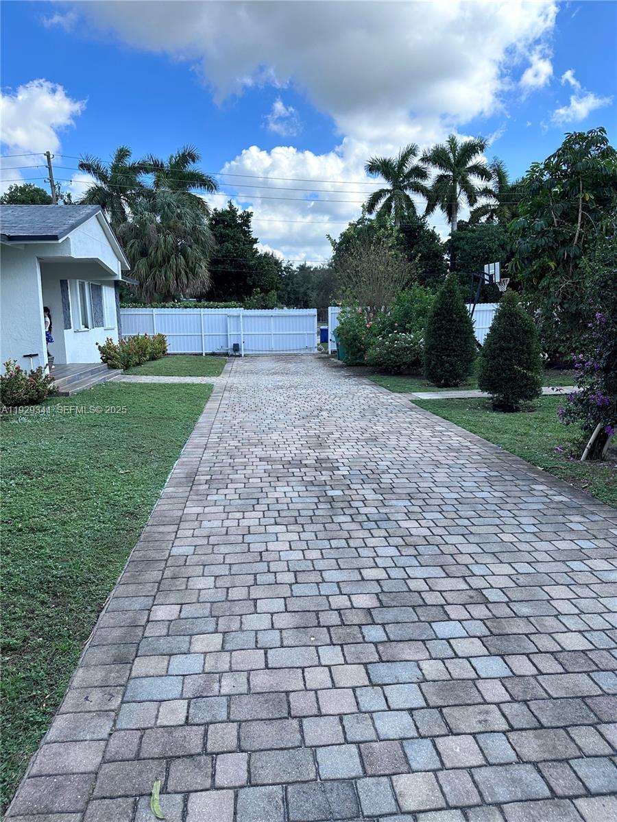 VENETIAN ACRES - Residential Lease