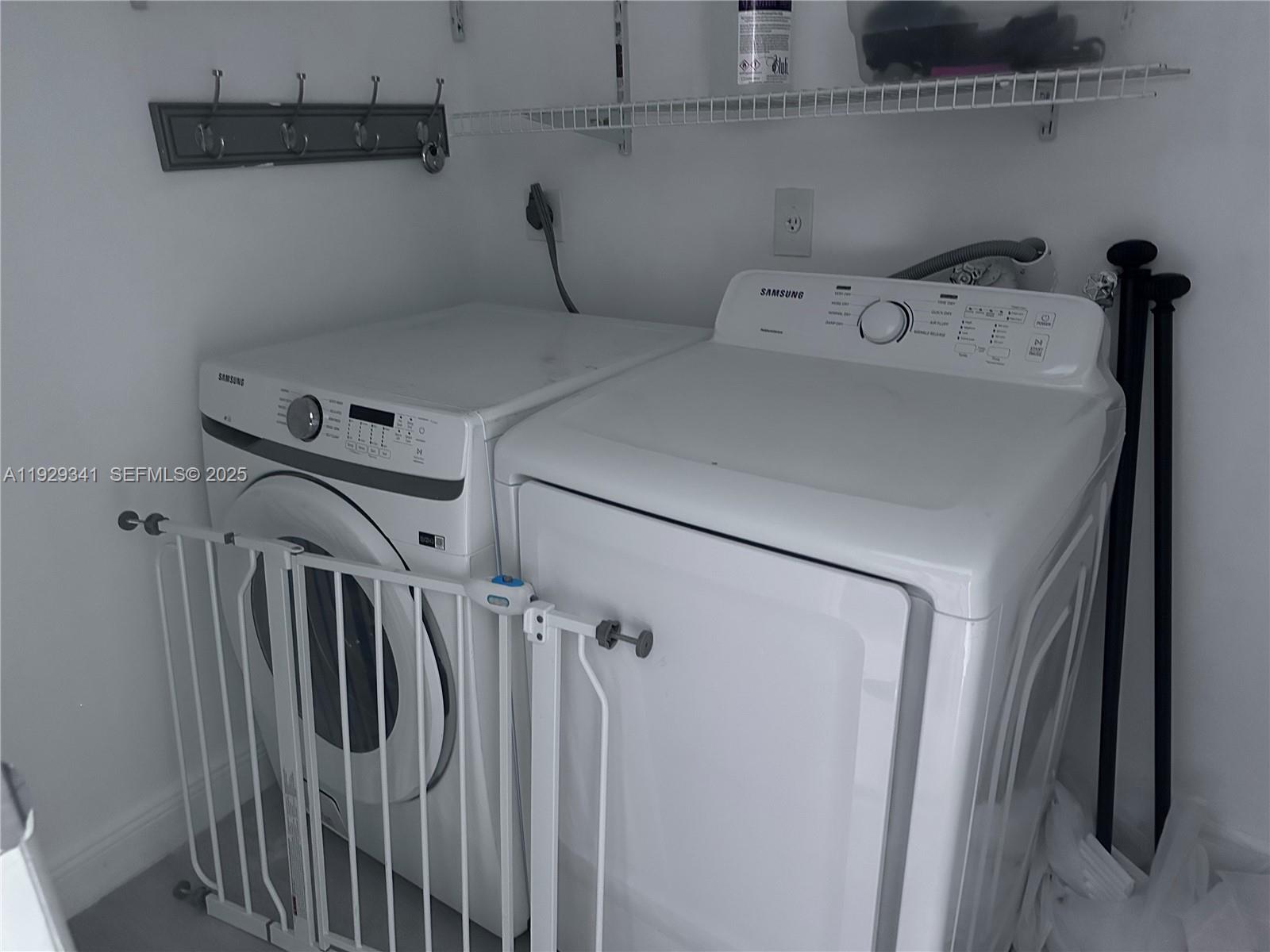 VENETIAN ACRES - Residential Lease