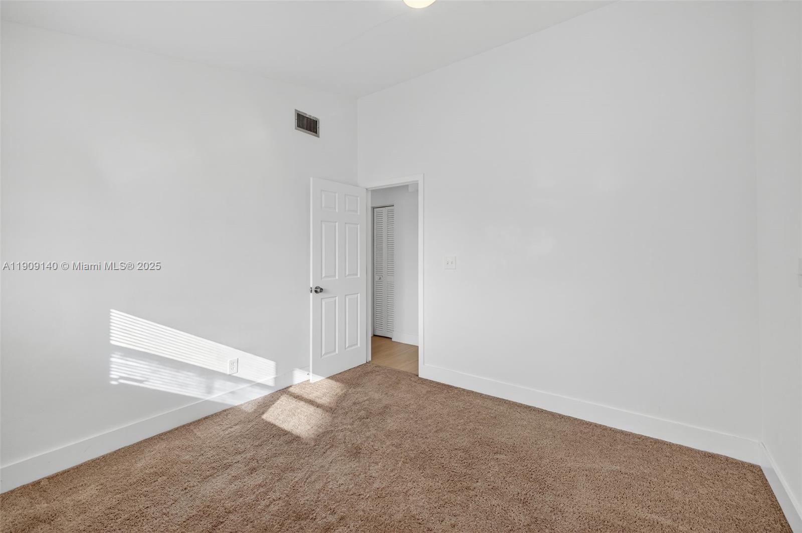 NORTH HOLLYWOOD - Residential Lease