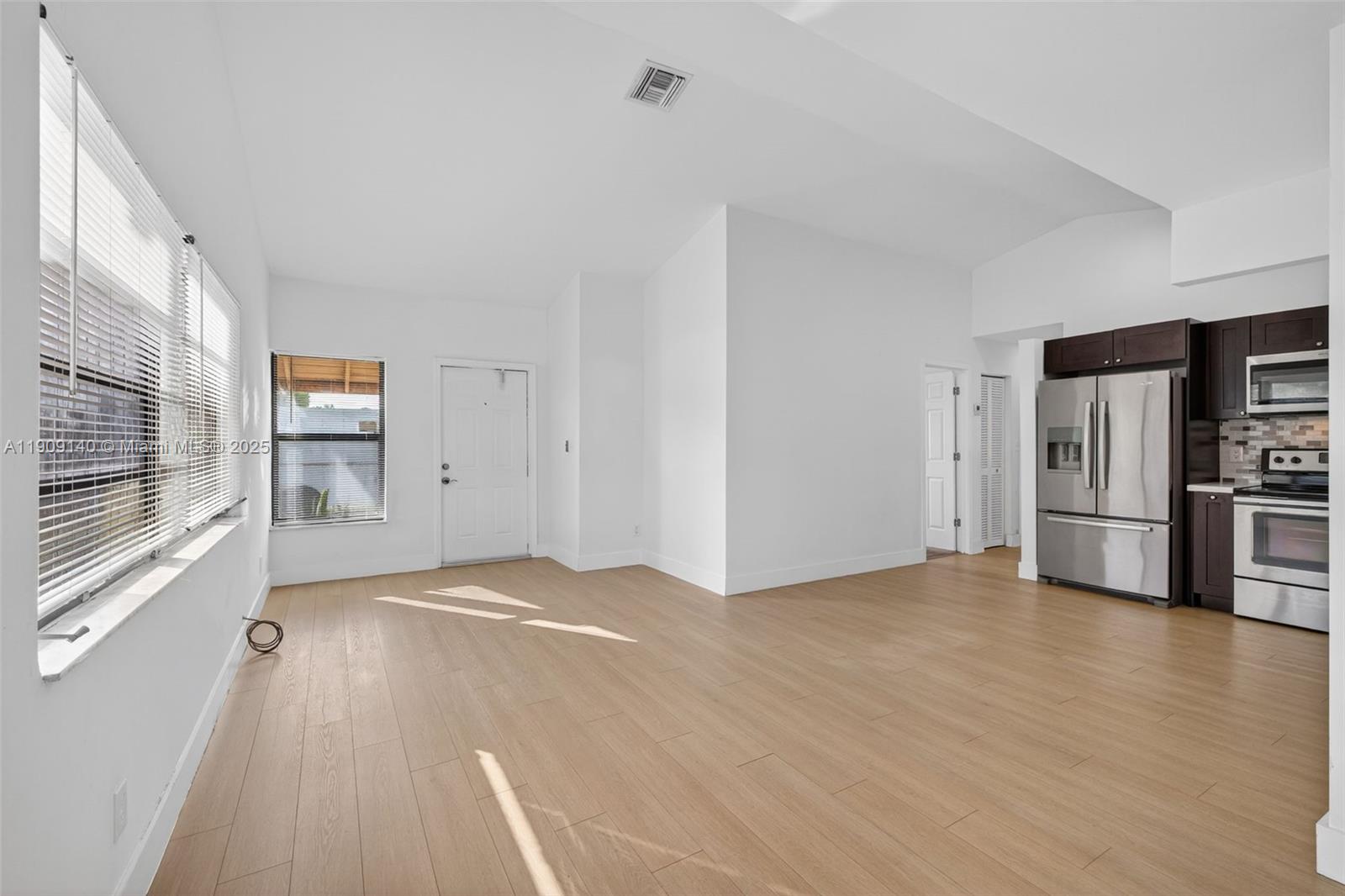 NORTH HOLLYWOOD - Residential Lease