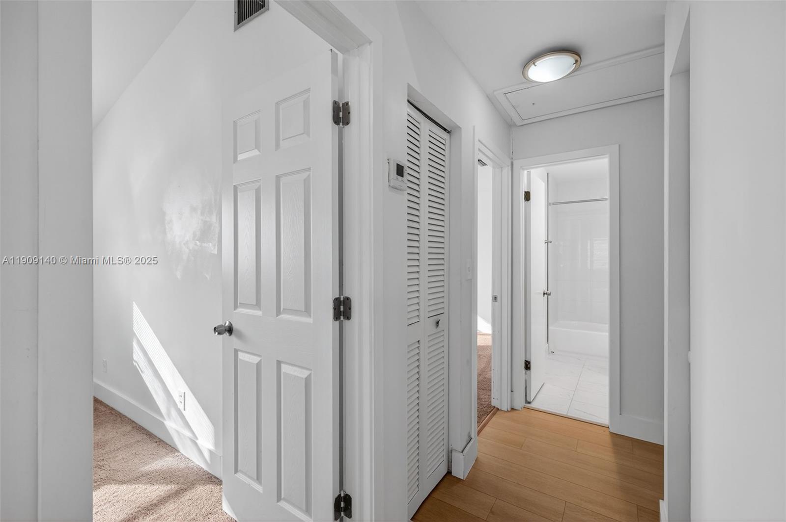 NORTH HOLLYWOOD - Residential Lease