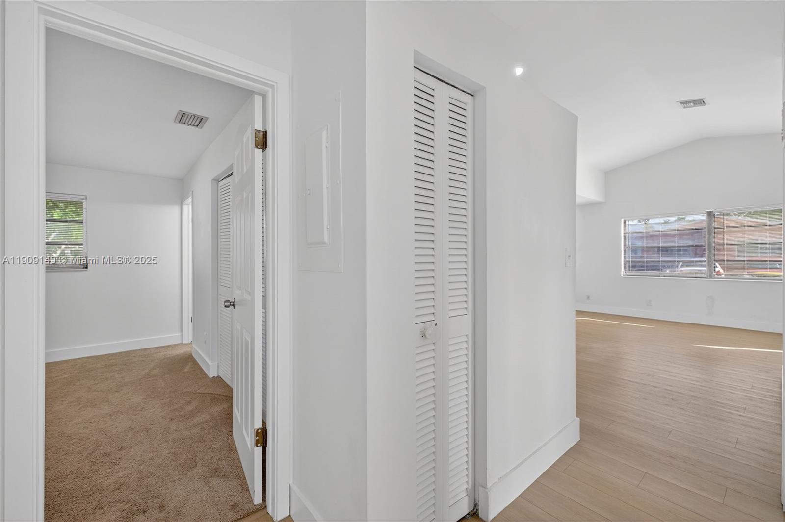 NORTH HOLLYWOOD - Residential Lease