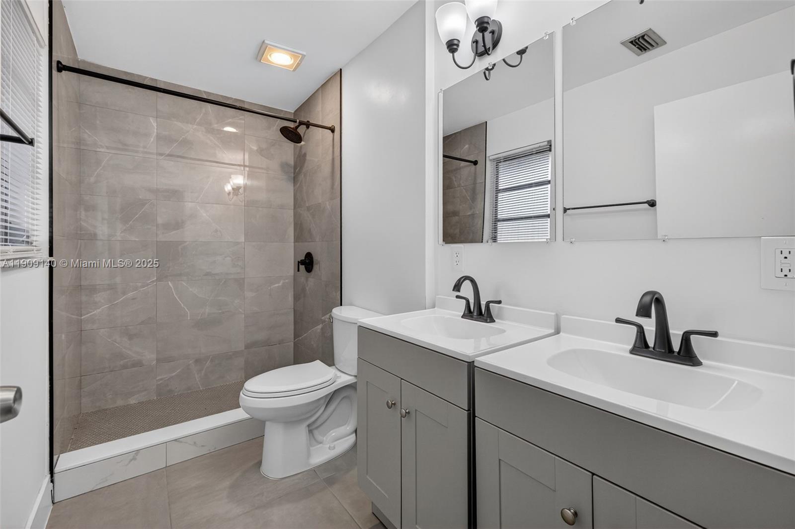 NORTH HOLLYWOOD - Residential Lease