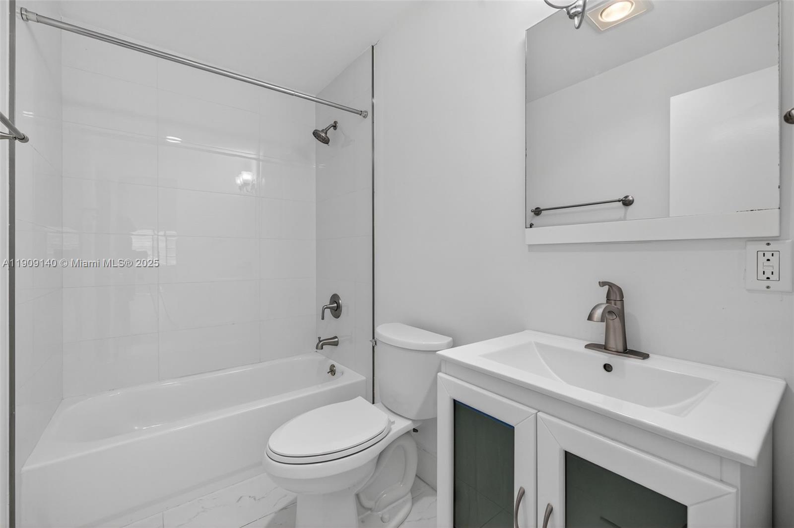 NORTH HOLLYWOOD - Residential Lease